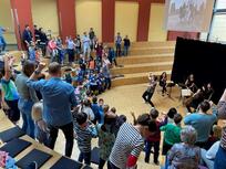Action mit Groß und Klein bei bester Stimmung am Vormittag im Forum des Hermann Hesse-Gymnasiums in Calw