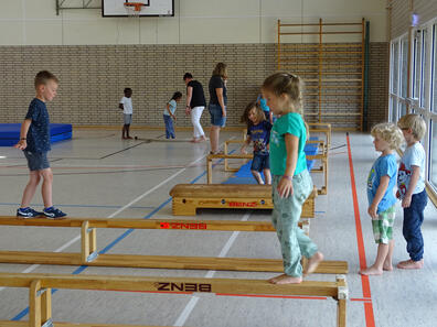Auch die Kinder der Kindertagesstätte „Rappelkiste“ aus Langenbrand sind mit Feuereifer dabei.